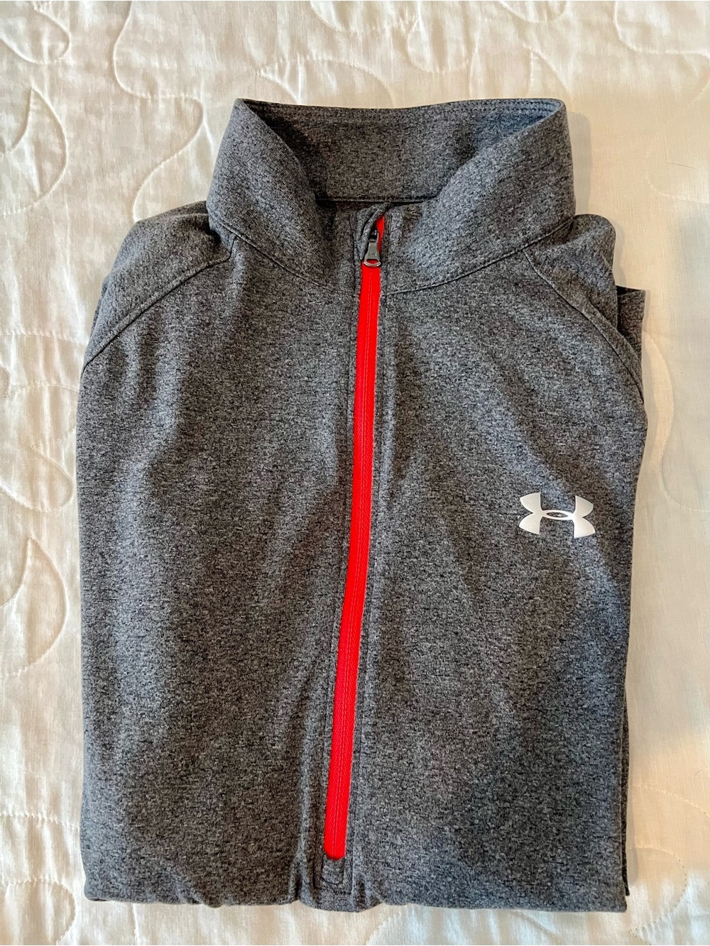 Women’s medium Under Armour pullover